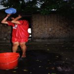 Babeth prend sa douche